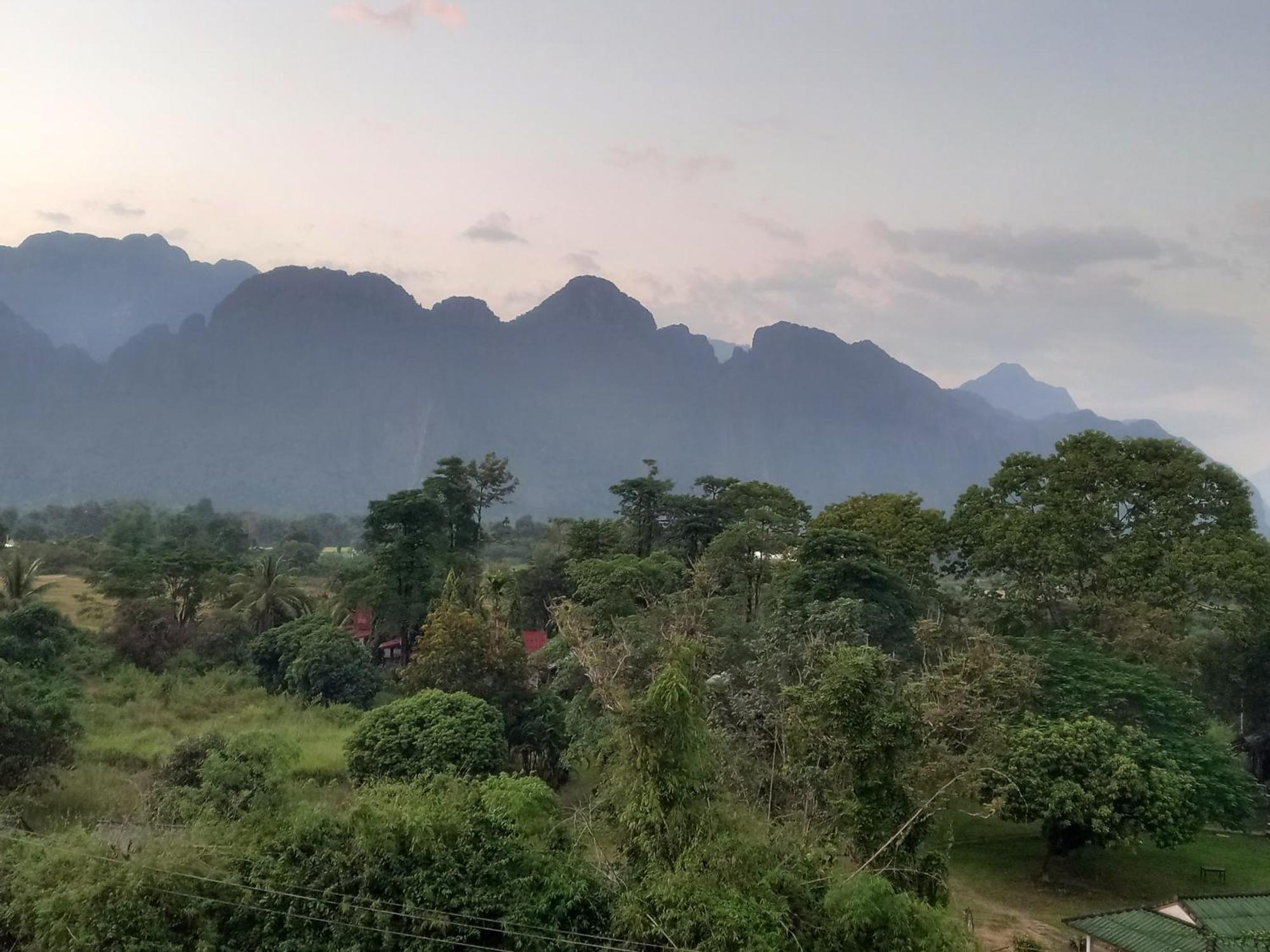 Vang Vieng Th Central Park Hotel Exterior foto